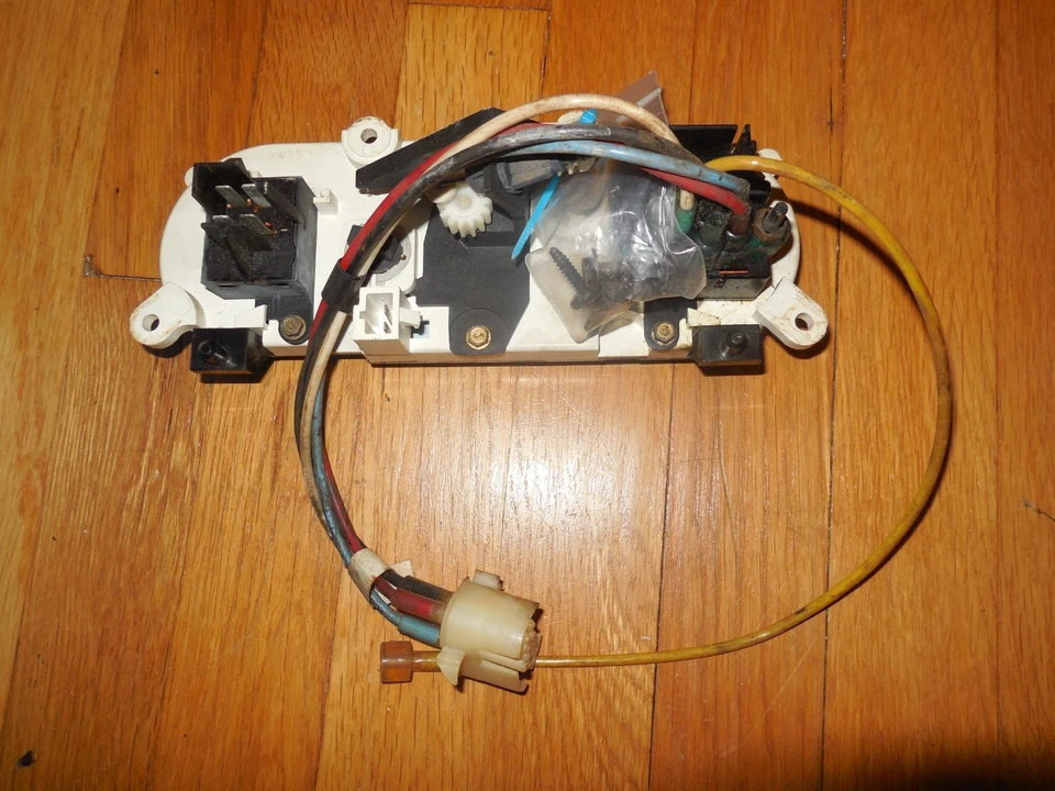 Used Original 1987-1989 Ford Mustang Heater A/C Control Asy E6DH-19C625-AD - Image 3 of 3