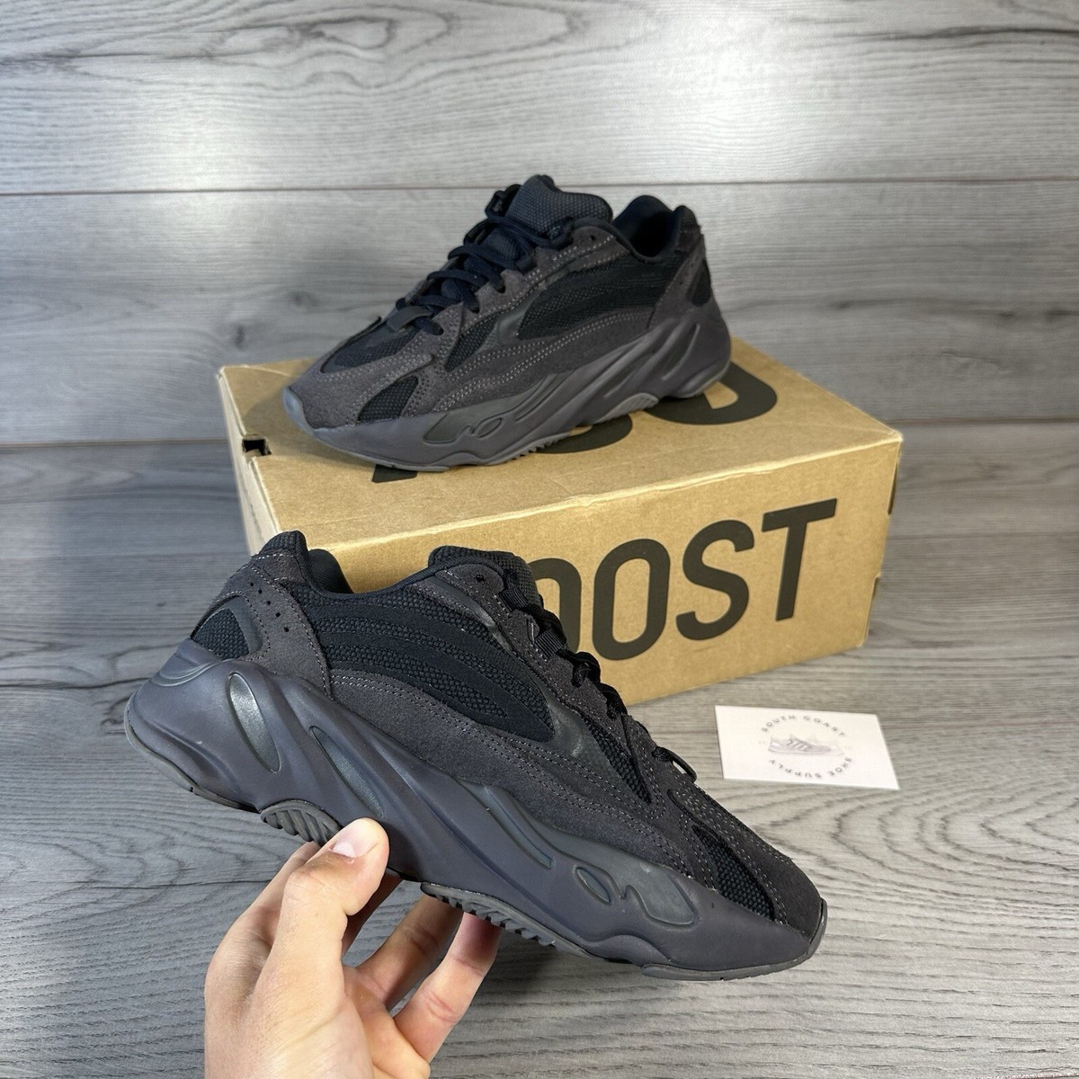 yeezy 700 v2 oreo