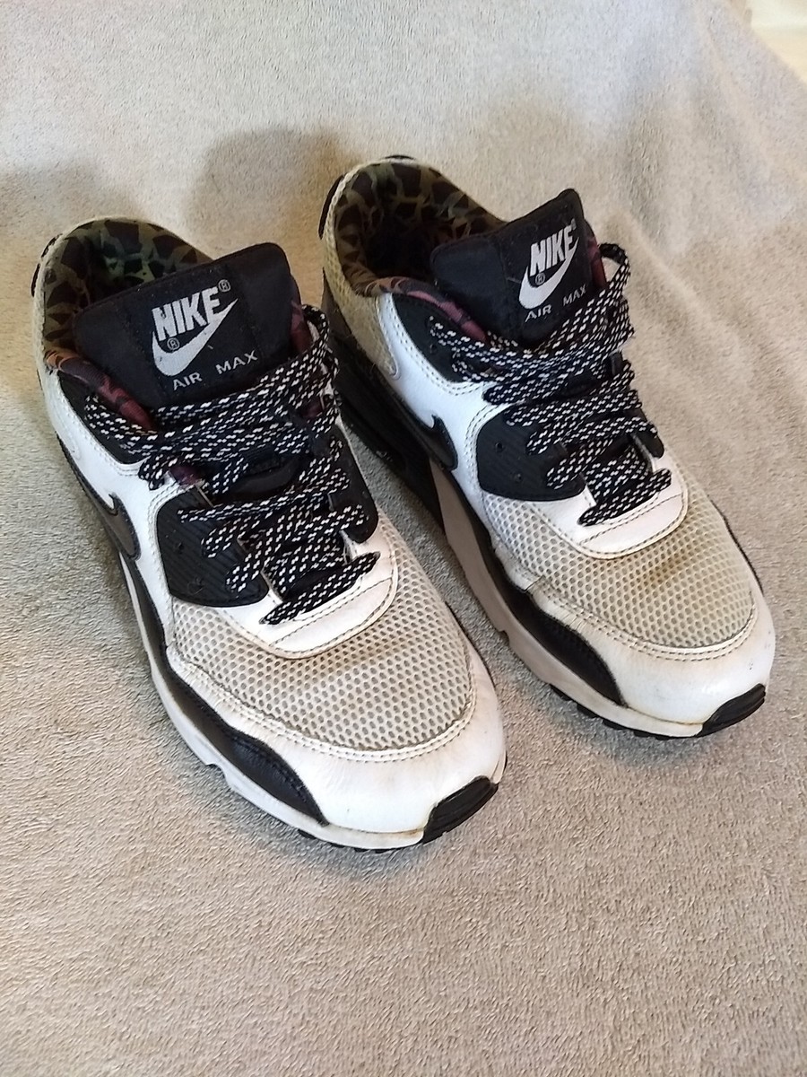 black and white speckled nike shoes