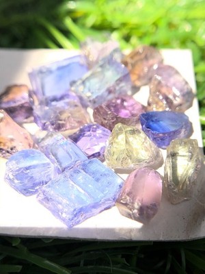 18 Pieces Tanzanite & Colorful Zoisite Rough, Green Purple Brown Blue Gemstone