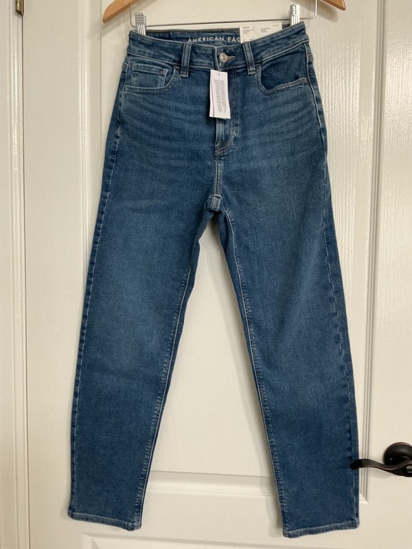 NWT American Eagle size 0, Mom Straight Stretch 25W Reg High Rise 5 Pocket Jean