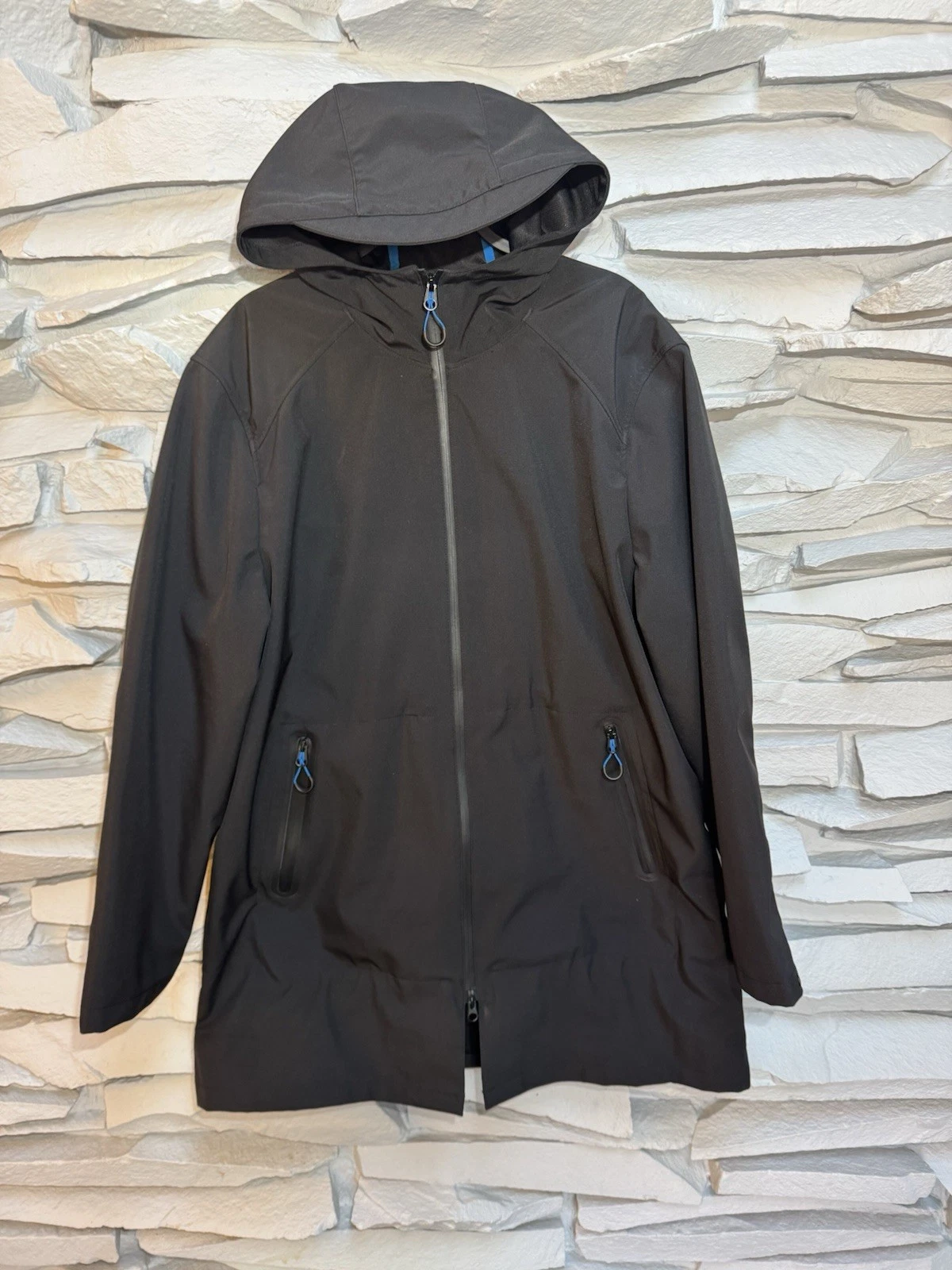 Zara Men’s Hooded Rain Coat With Storm proof Zippers. Roomy Zip Pockets. Sz XL