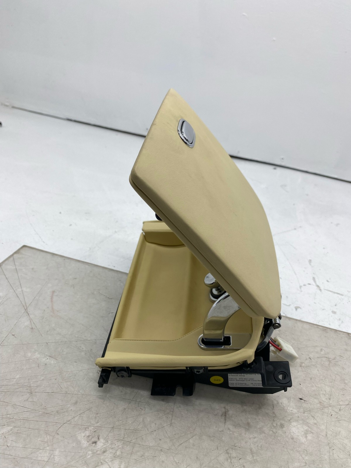2010-2020 BENTLEY MULSANNE OEM FRONT CENTER CONSOLE STORAGE TRAY 3Y0857143