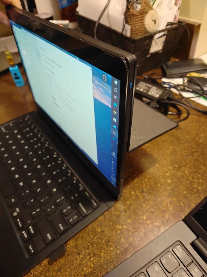 Estación de trabajo Dell Latitude 7275 M5-6Y57, 1,10 GHz, 8 GB RAM, 128 GB - funciona - buen estado Foto 4 de 4