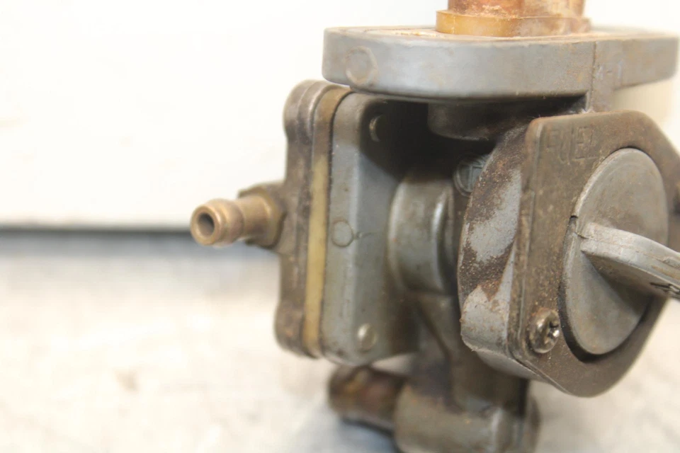 1985 Kawasaki Ninja 900R ZX900A FUEL GAS TANK PETCOCK SHUT ON OFF VALVE BB84 - Image 2 of 4