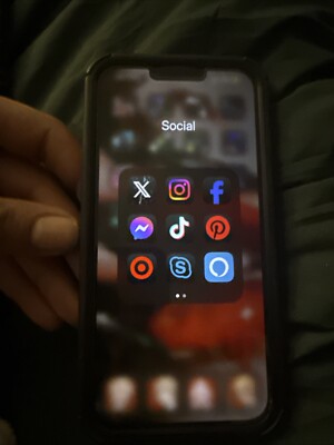 iPhone 13 Pro Max 256GB w/TikTok +CapCut