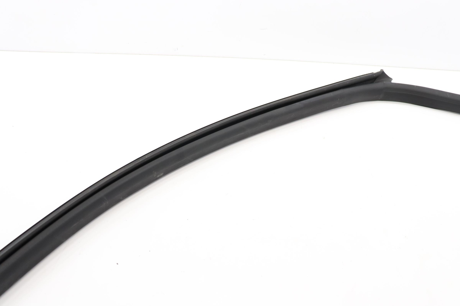 2014 - 2024 MASERATI QUATTROPORTE REAR RIGHT SIDE DOOR WEATHERSTRIP SEAL OEM