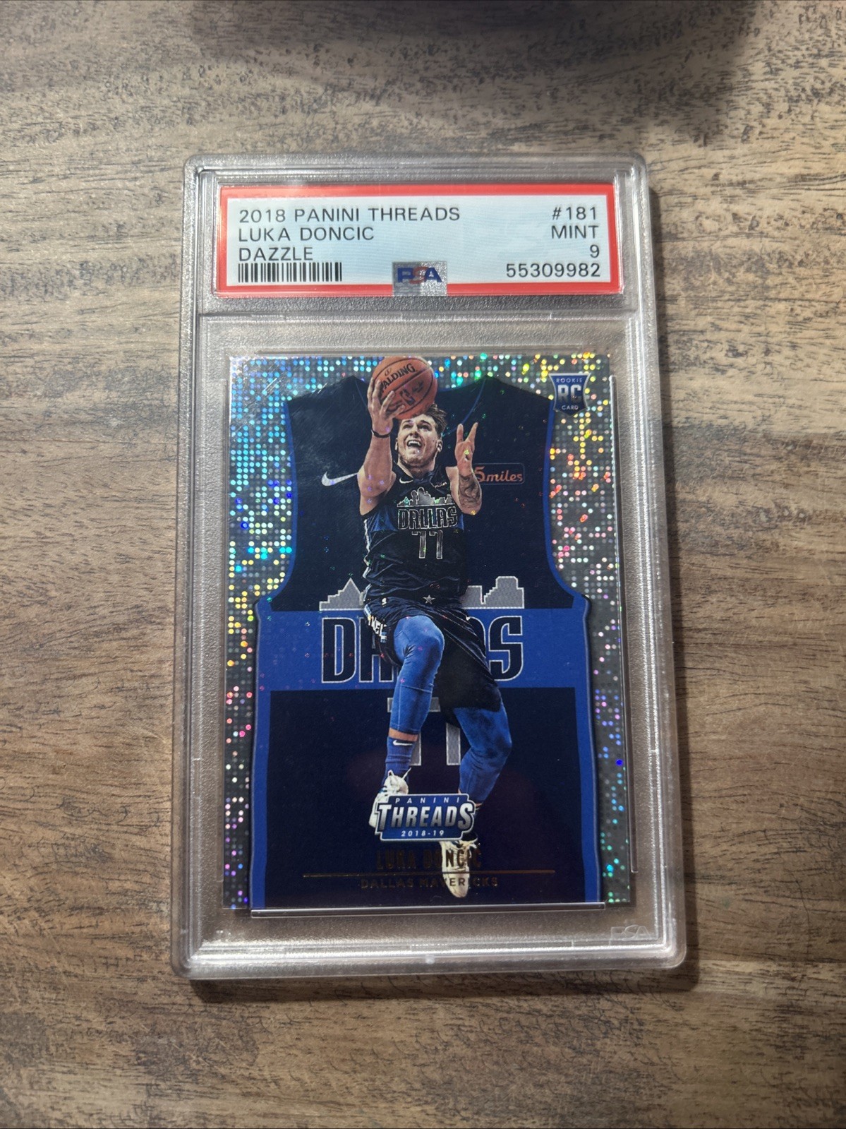 2018-19 Panini Threads - Rookies Icon Jersey Luka Dončić Dazzle Sp PSA 9