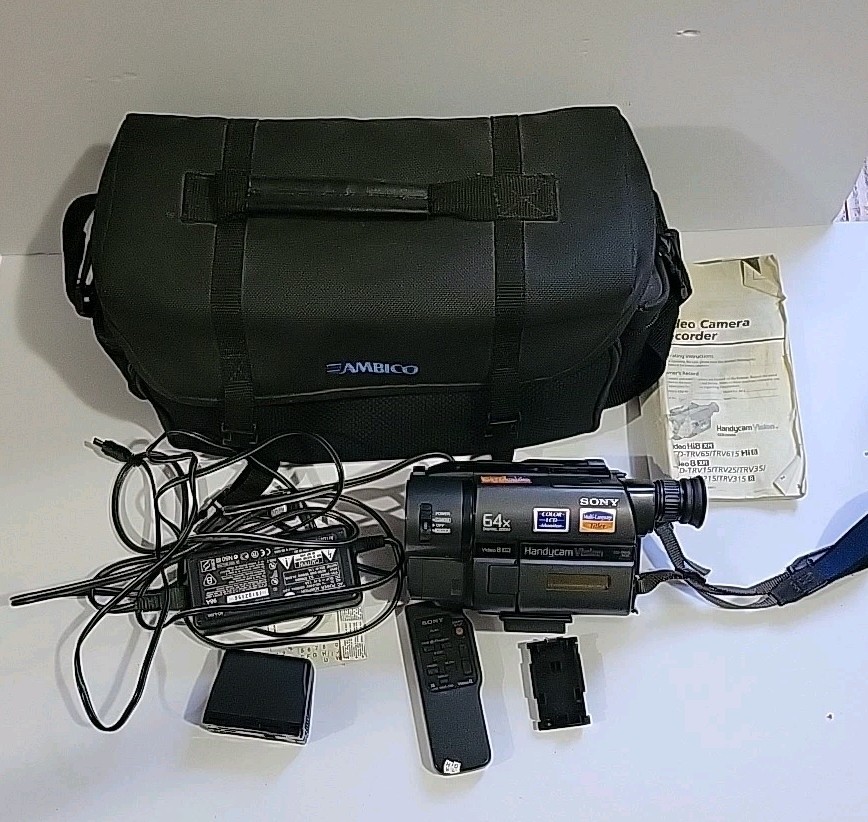 Sony CCD-TRV15 Handycam Video8XR Camcorder Video 8 w/ Battery