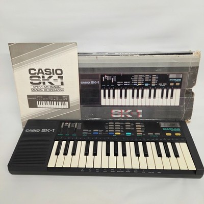 Casio SK-1 32 Key Lo-Fi Sampling Electronic Keyboard Synthesizer Tested/Working
