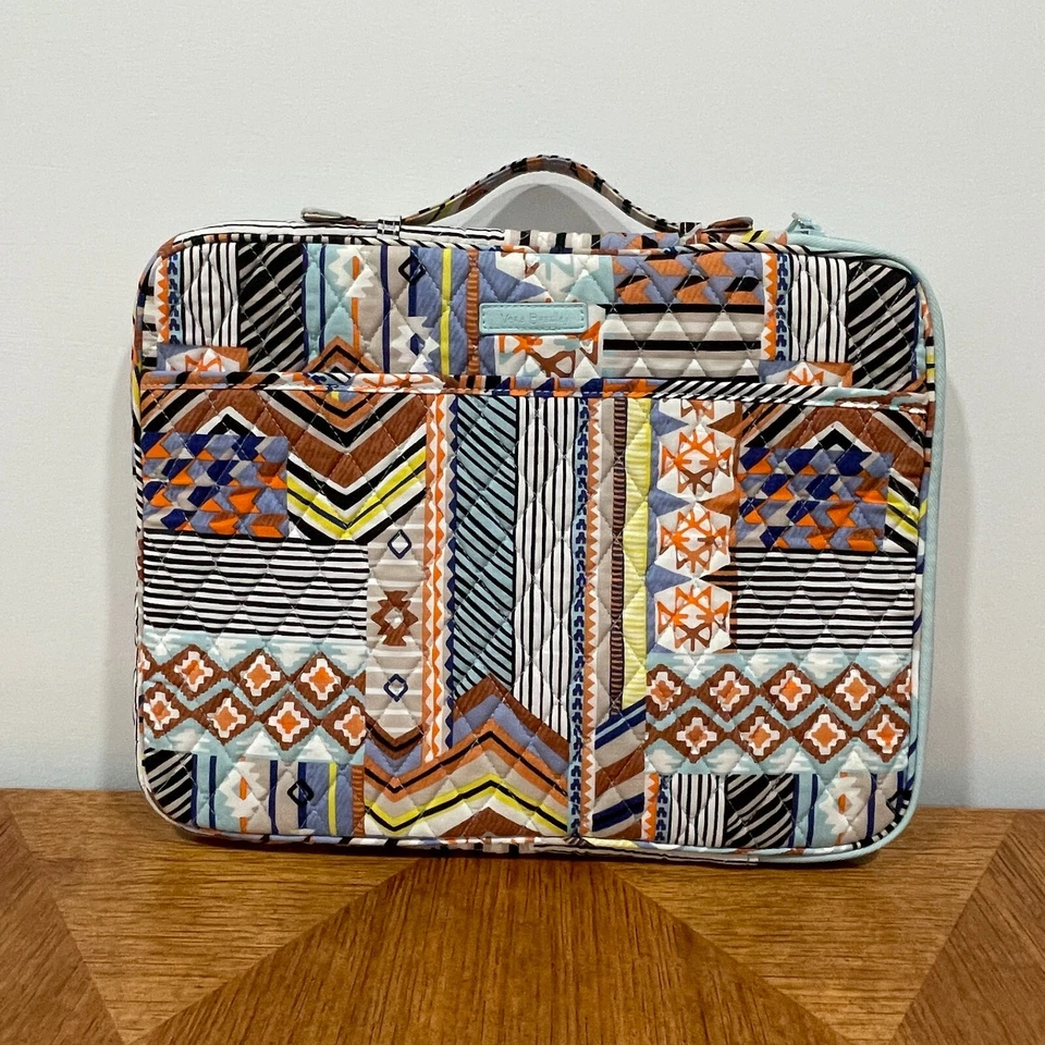Funda acolchada Vera Bradley Desert Patchwork 14" x 10" cremallera colorida Foto 2 de 4