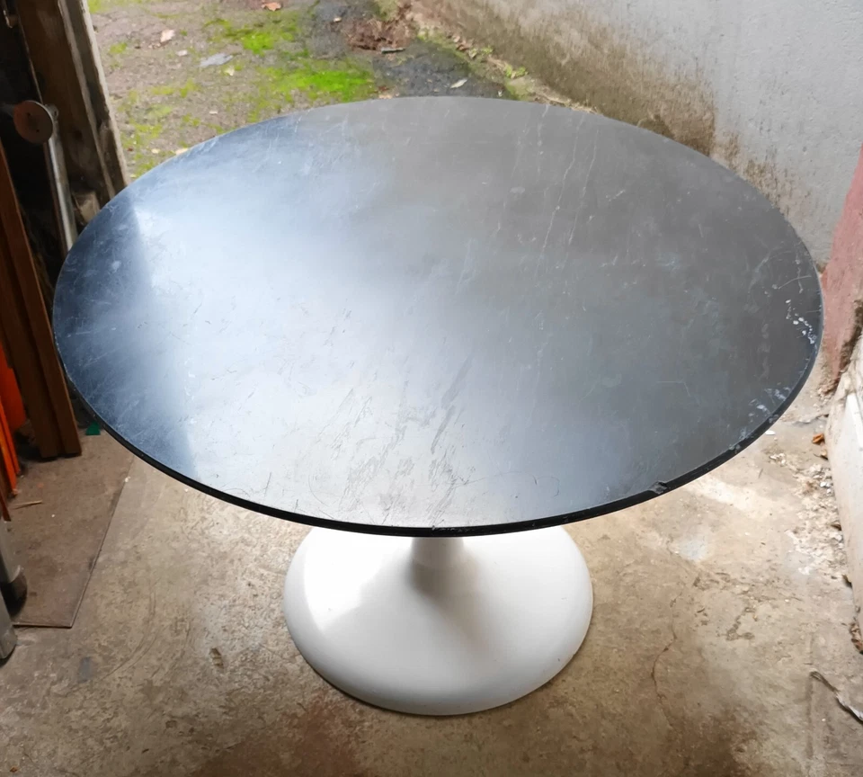 Table basse dessus marbre a pied tulipe des années 70 - Photo 2/4