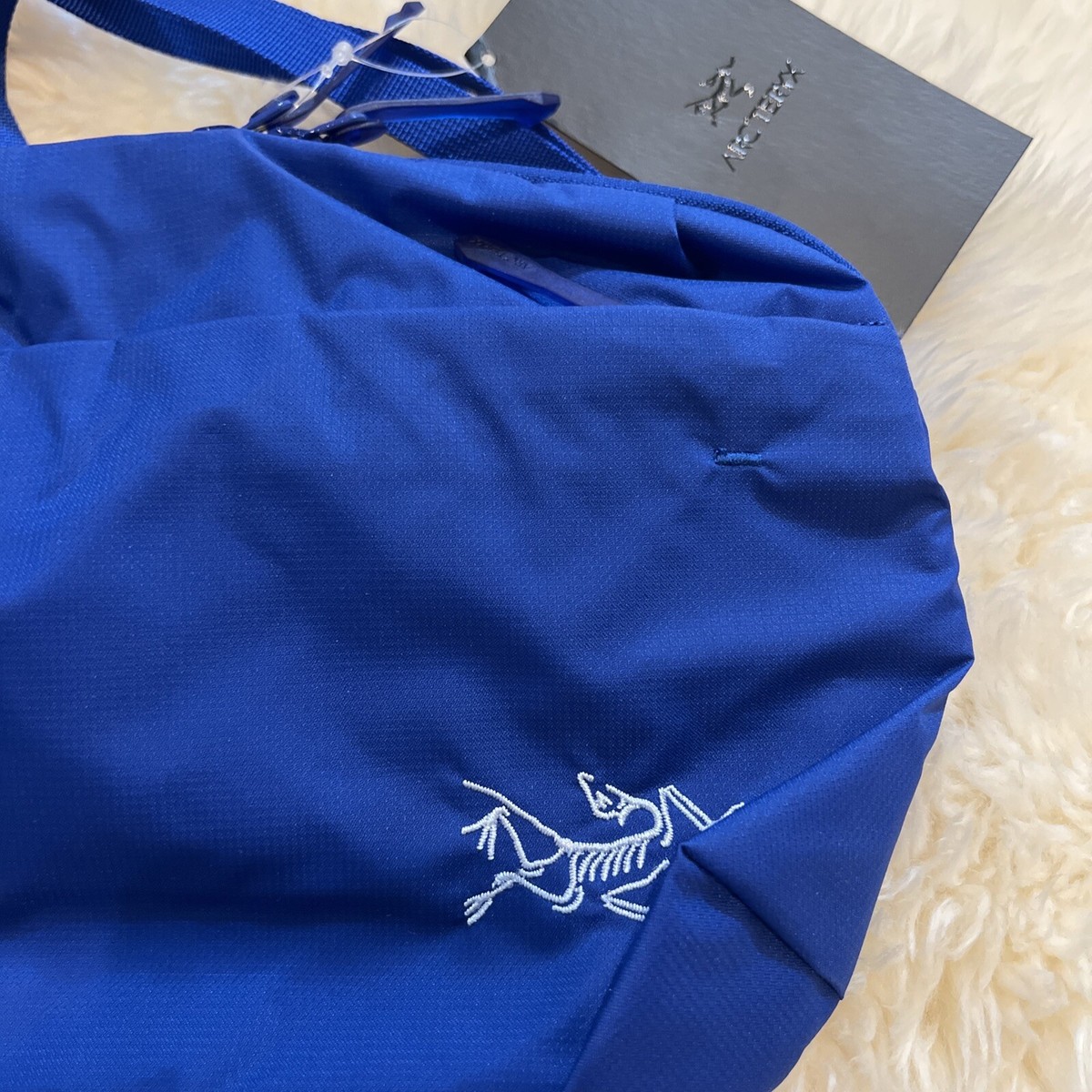 NWT Arc'teryx 6 L Heliad Crossbody Bag Vitality Blue One NWT Arc'teryx 6 L Heliad Crossbody Bag Vitality Blue One