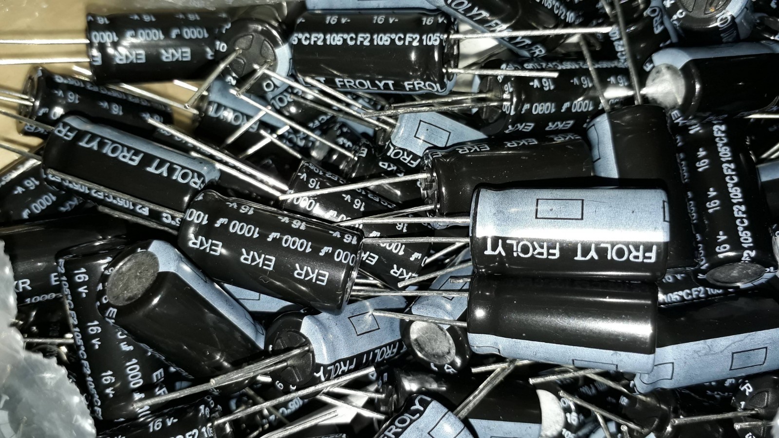 Panasonic FM 470uF 35v Low-ESR Radial Capacitors 5000hrs @ 105C 10mm (Pack Of 4 - Foto 8