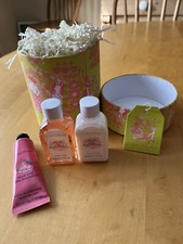 Rare Crabtree Evelyn Pear and Pink Magnolia Gift Set. Beautiful Gift Packaging
