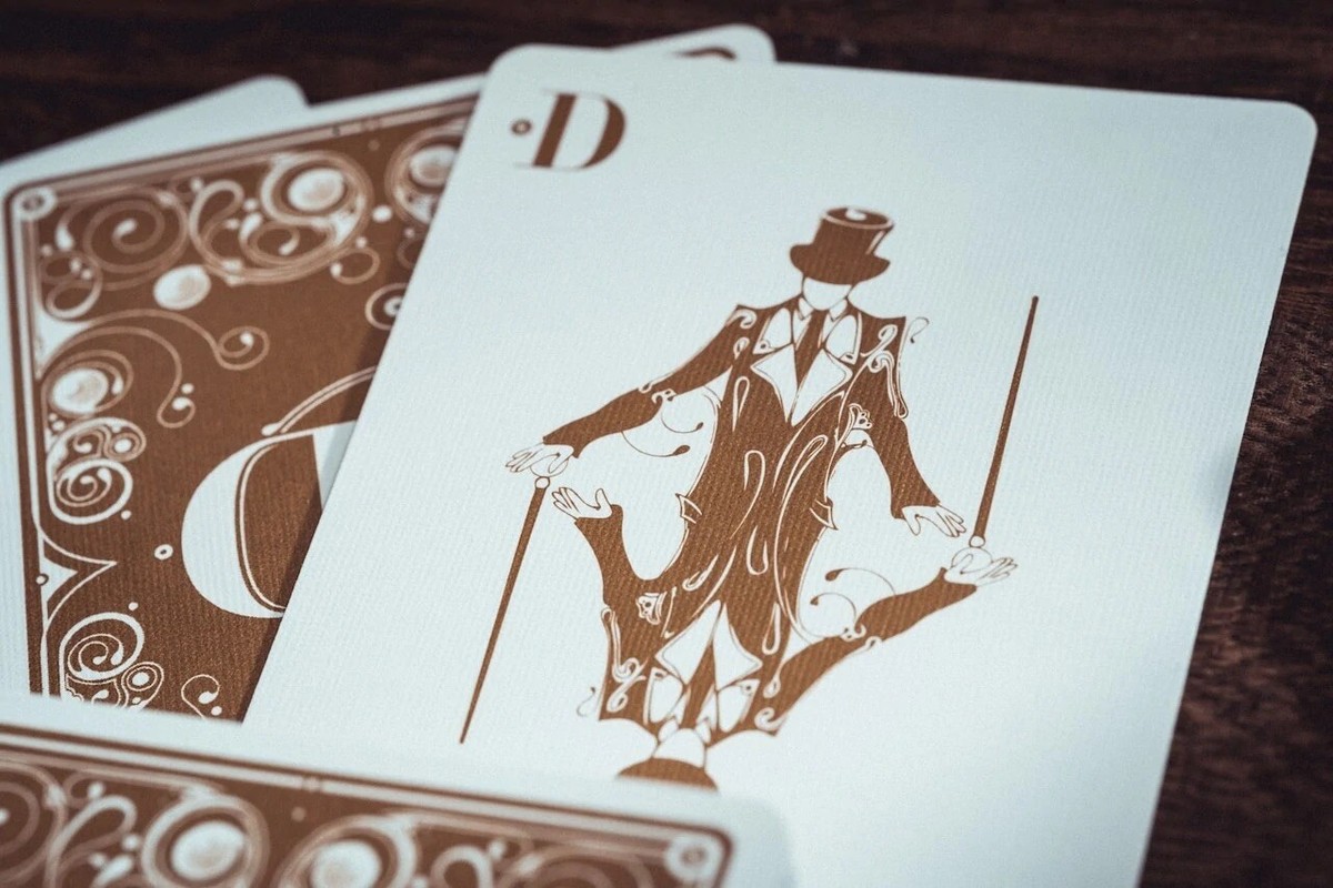 12 New smoke and mirrors playing cards v8 gold(Standard Edition