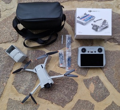 DJI Mini 3 Pro Fly More Combo / 4K Kamera Drohne, Smart RC, 2 Akkus, Tasche
