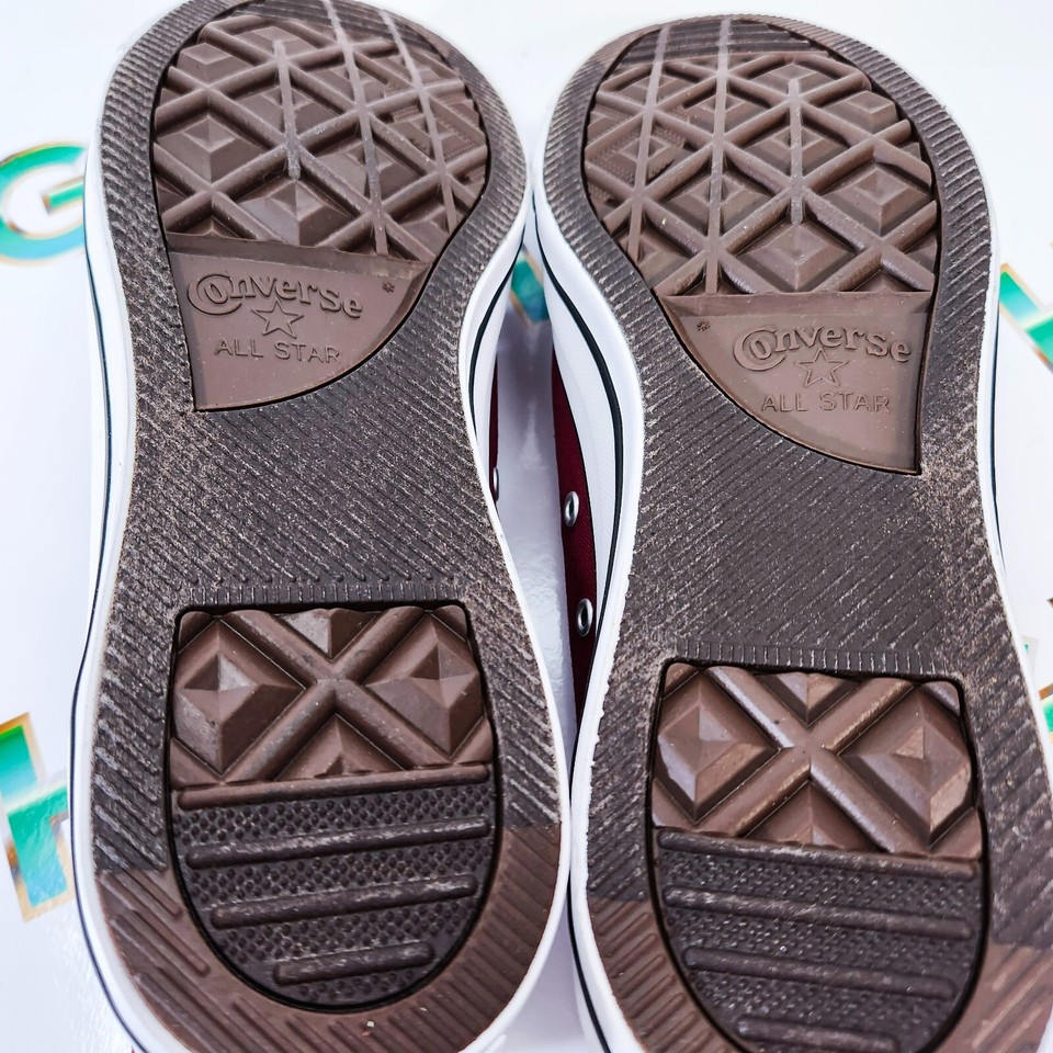 maroon converse