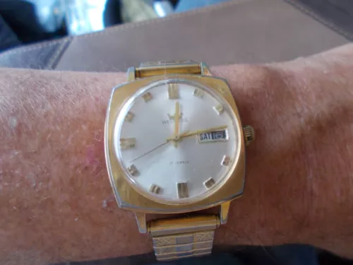 Westclox 17 jewels men's  mechanical watch runs and looks great