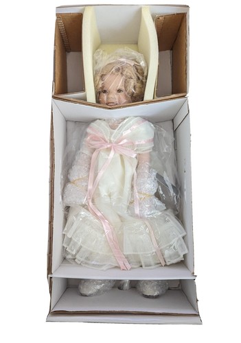 Shirley Temple "Flower Girl" Doll The Danbury Mint Family Album Doll Collection