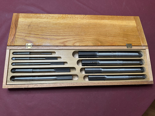 9 HS Wayne Taper Shank, Straight Flute Reamer Set, Right Hand Cut, With Oak Box - 第 1/16 張圖片