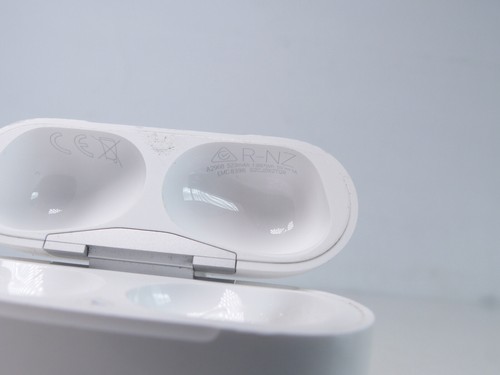 Apple AirPods Pro 2. Generation Ladecase A2968 Ligthning Case LEER USB-C #30 - Zdjęcie 2 z 5