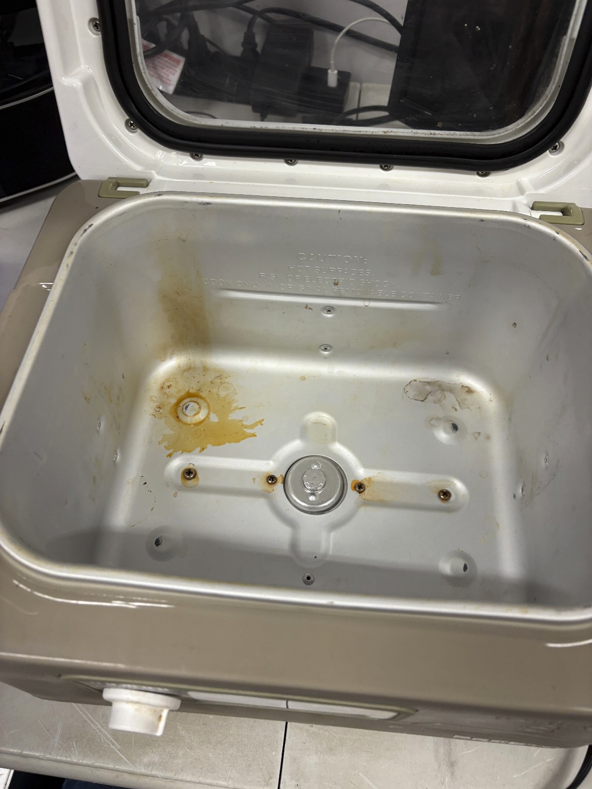 Presto 8qt Nomad Portable Electric Slow Cooker with Locking Lid, USED