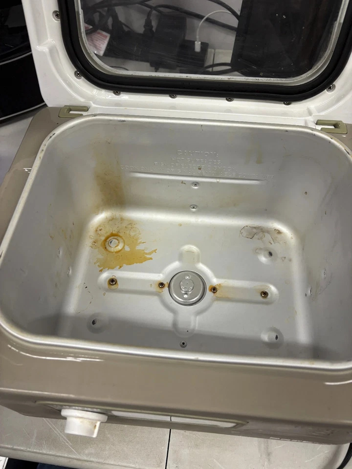 Olla de cocción lenta eléctrica portátil Presto 8qt Nomad con tapa de bloqueo, USADA Foto 4 de 4