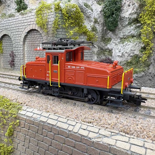 Locomotive de manœuvres électrique Ee 3/3 N°16352, SBB CFF FFS, Ep. V, digital s | Condition: Neuf