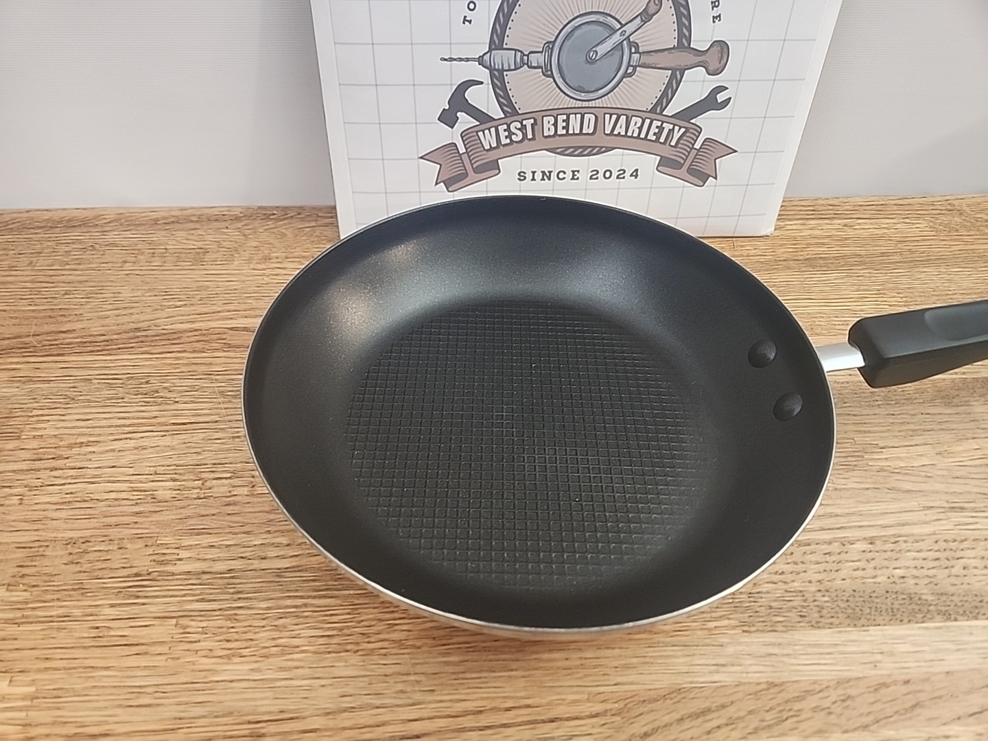 RARE TUPPERWARE TUPPER CHEF, 24cm / 9-1/2" DIAMETER SKILLET, FRYING PAN, USA