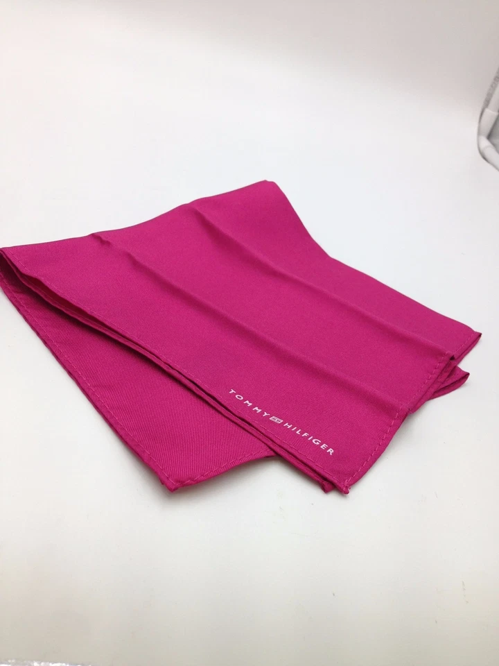 $125 Tommy Hilfiger Hombres Seda Rosa Traje Pañuelo Sólido Clásico Bolsillo Cuadrado Foto 2 de 3