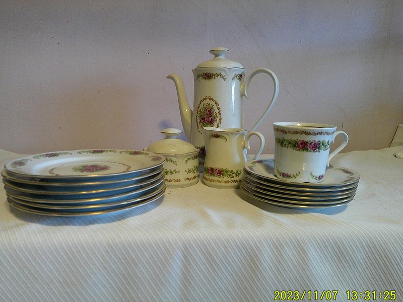 J L Menau Henneburg Porcelain Tea Set