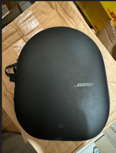 Bose 700 Premium Over-Ear Headphones with Shockproof Zippered Case - Black-image