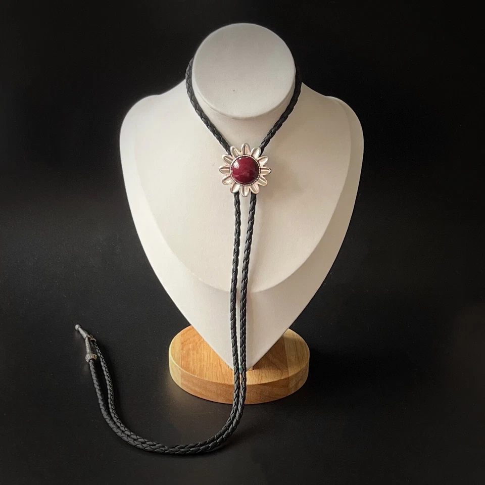 Collar de boda occidental redondo de piedra de jade rojo natural y girasol con corbata Bolo Foto 2 de 4