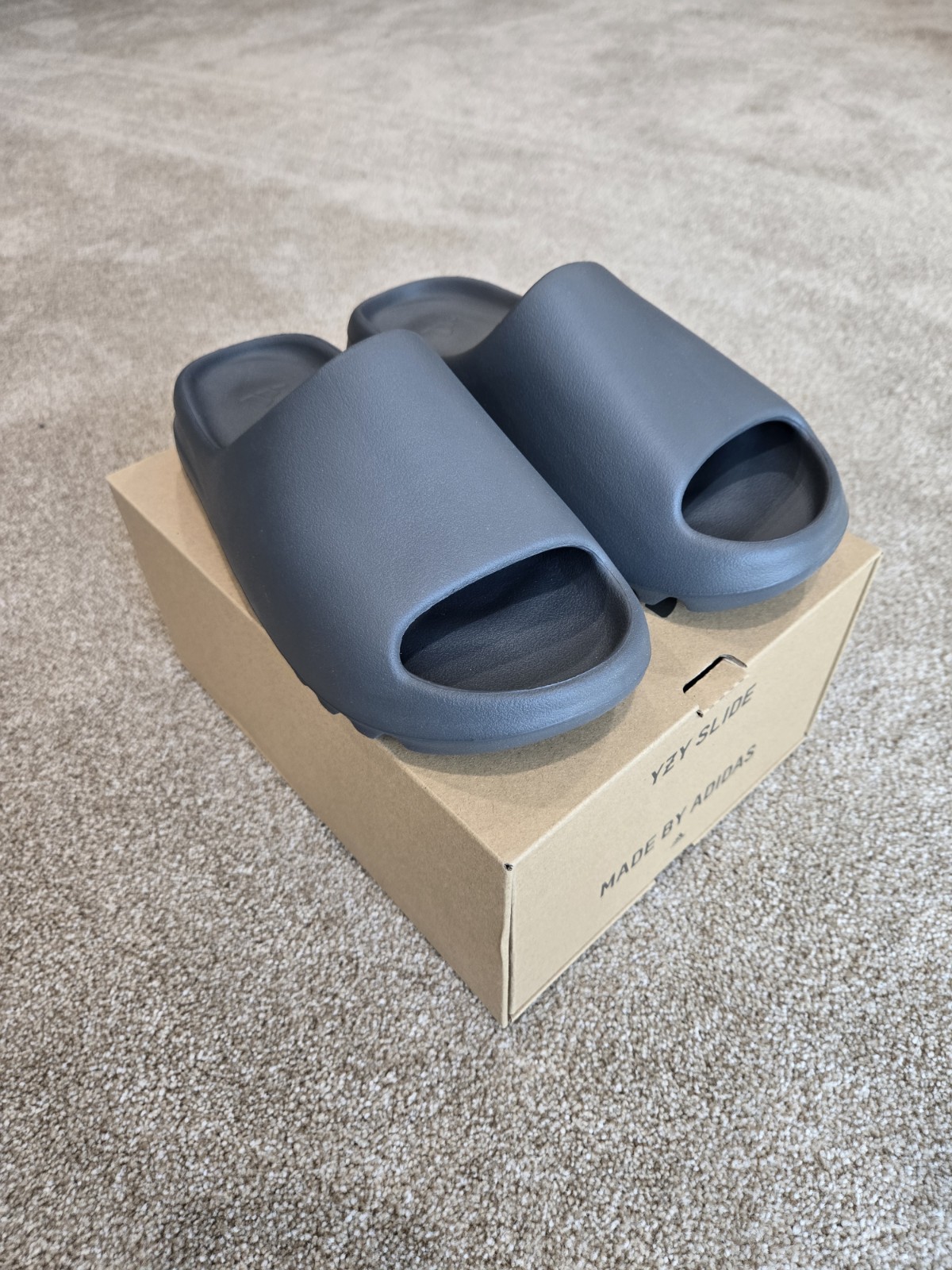 Adidas Yeezy Slide Slate Grey ID2350 Men's SZ 10 image 9