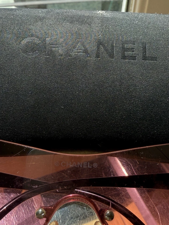 AUTÉNTICAS Gafas Envolvas Chanel Rosa Arañazos Menores Foto 2 de 4