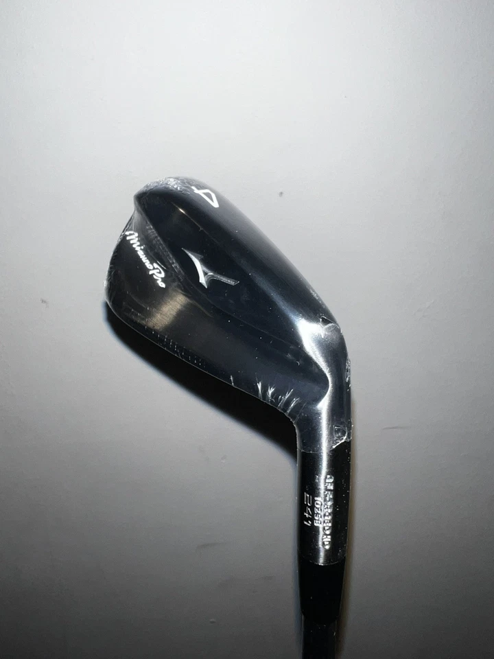 Mizuno Pro 241 #4 Eisen / 24 Grad / Stiff Flex Dynamic Golf S300 Schaft