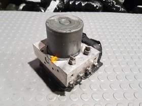 2012 Mercedes E Class Coupe C207 E250 2.1 CDI Abs Pump a2124313512