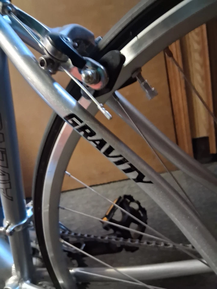 Gravity Avenue A road bike Very Nice Condition - Image 2 of 4