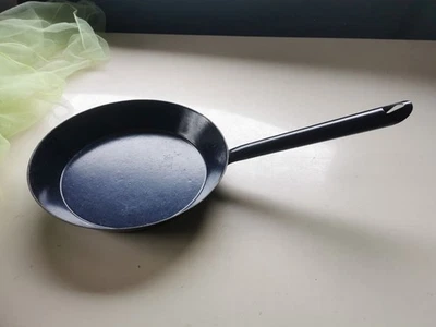 schwere gusseiserne Pfanne 1,3kg 24cm Bratpfanne induktionsgeeignet Gas - Bild 1 von 4
