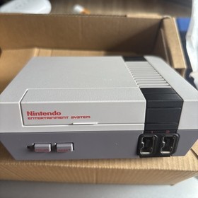 Boxed Nintendo NES Classic Mini console. Great Condition + addition controller 