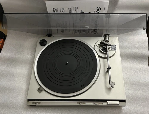 Technics SL-QD3 Quartz Direct Drive Automatic Turntable w/ cables. Works Great!