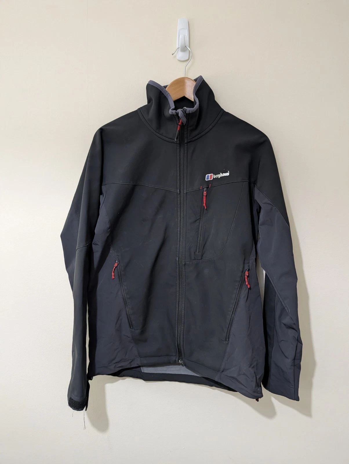 Berghaus Ghlas Black Medium Jacket
Opens in a new window or tab