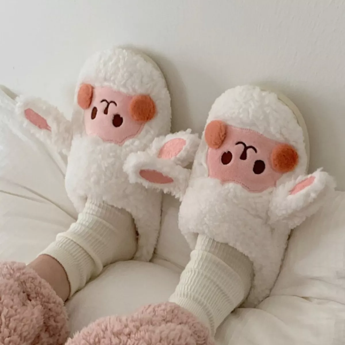 Cute fluffy online house shoes