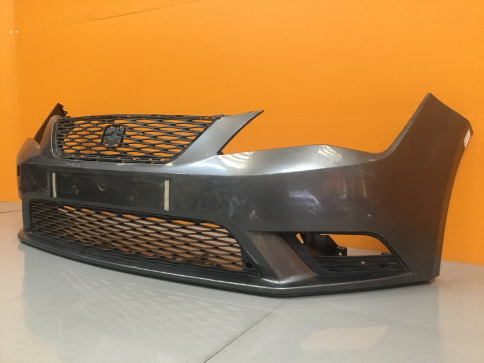 +Seat Leon Se mk3 2013-15 Genuine front bumper each - Image 4