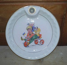 Ancienne assiette à bouilli pour bébé art pop, scène enfant, French antique.