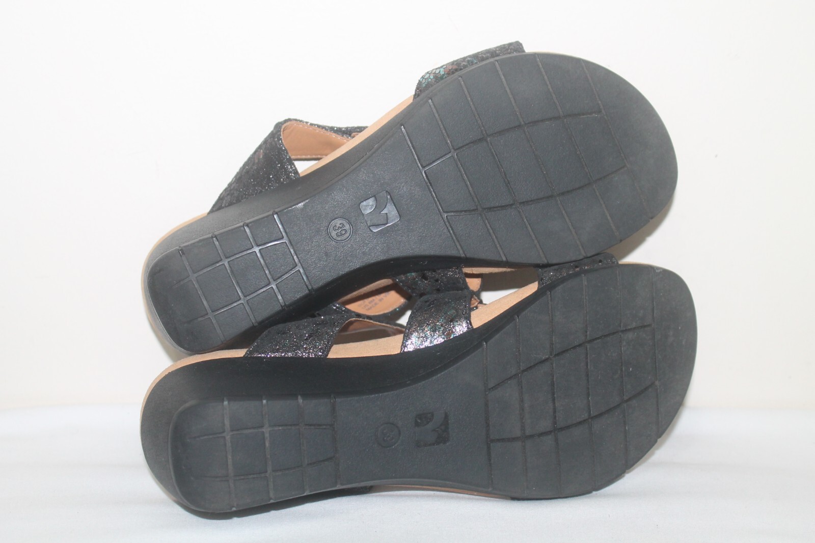 Revere Sofia Black Metallic Python Size 8/39 Wedg… - image 9