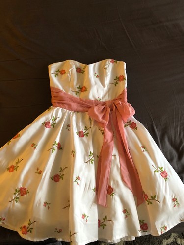Betsy Johnson White Floral Cocktail Dress