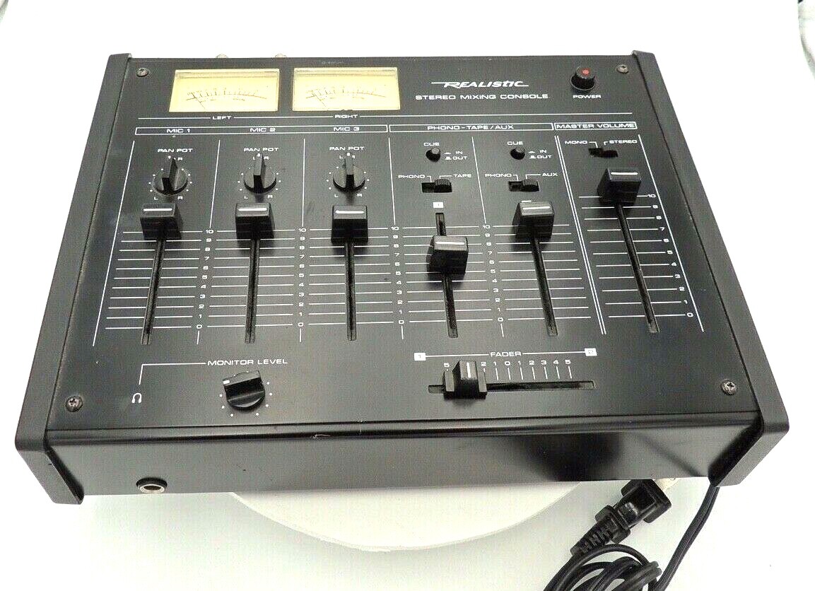 Realistic Stereo Mixing Console Model 32-1200C Vintage Realistic Stereo Mixing Console Model 32-1200C Vintage