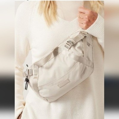 Athleta Women's EXCURSION BELT BAG  ($88)